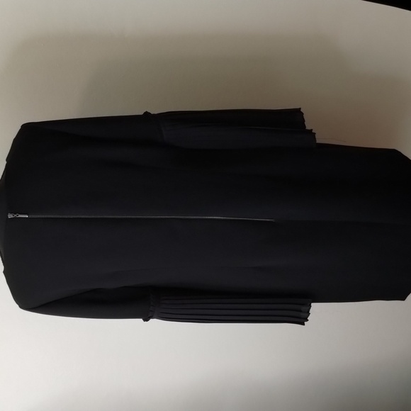 Tahari black long sleeve dress Sz 8 Beautiful design, long expose zipper in back - Picture 6 of 15